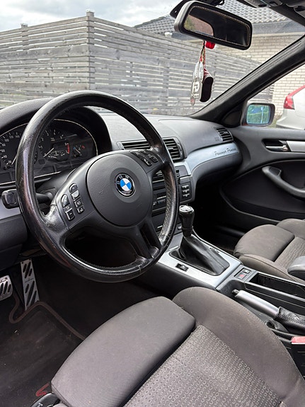 BMW 318i 5 of 6