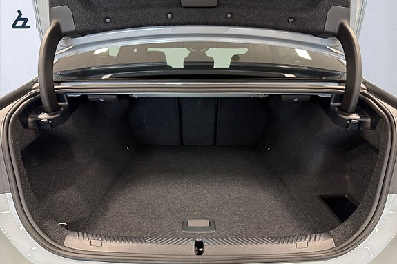 BMW i5 10 of 18