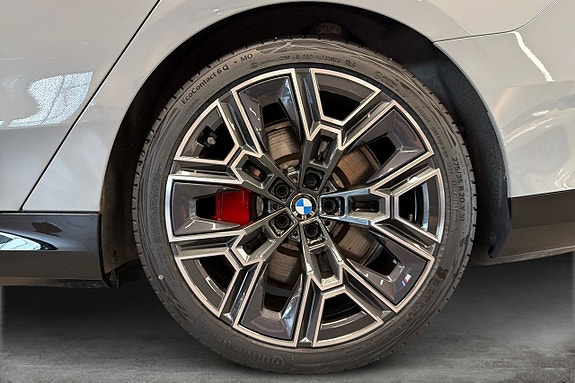 BMW i5 15 of 18