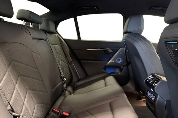 BMW i5 7 of 18