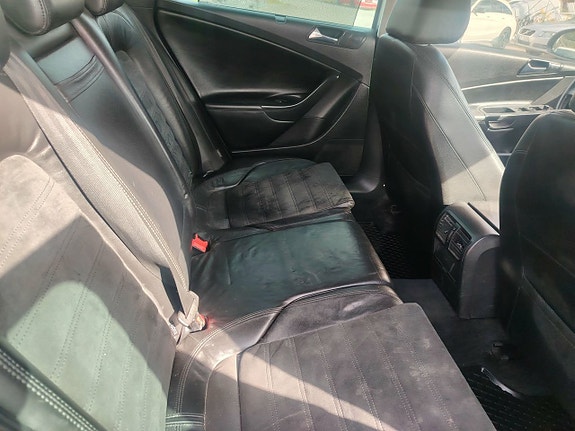 Volkswagen Passat 13 of 26