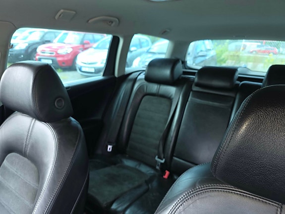 Volkswagen Passat 22 of 26
