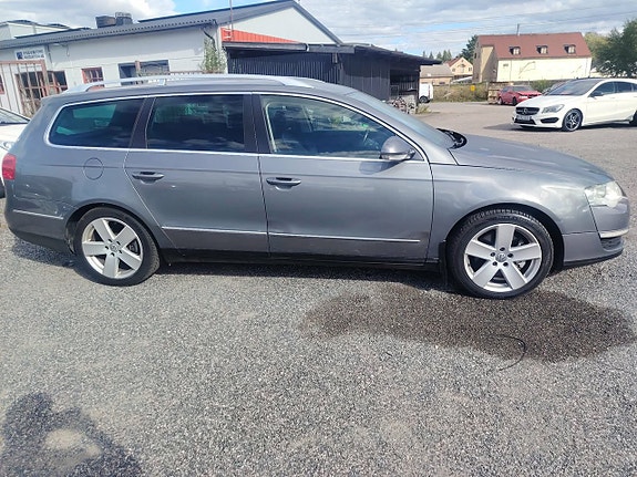 Volkswagen Passat 16 of 26