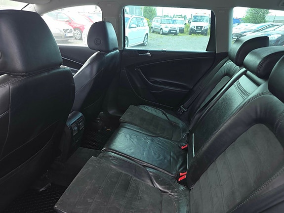 Volkswagen Passat 10 of 26