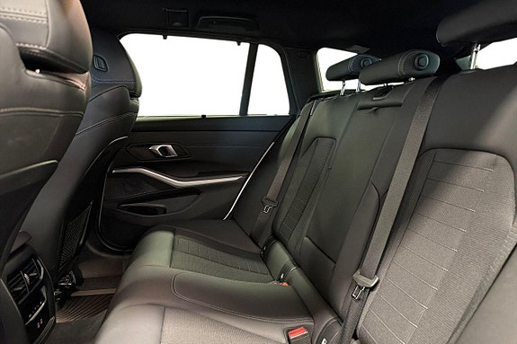 BMW 320d 11 of 18
