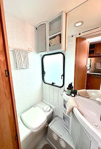 Adria Unica 562UL 12 of 17