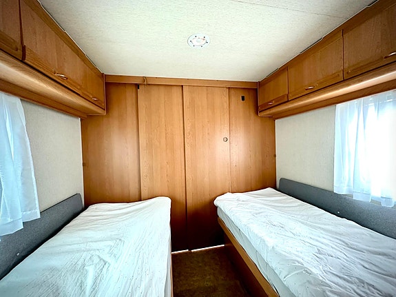 Adria Unica 562UL 4 of 17