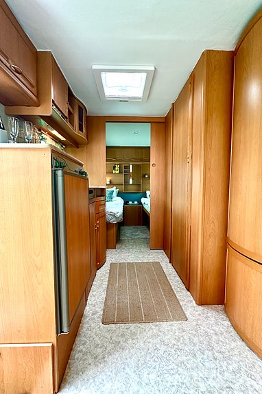 Adria Unica 562UL 6 of 17
