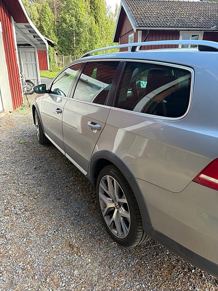 Volkswagen Passat Alltrack 4 of 7