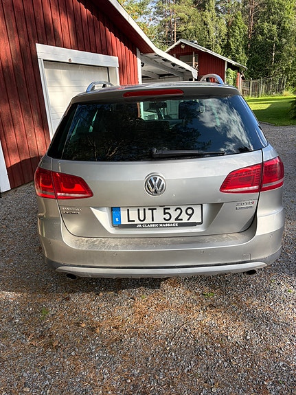 Volkswagen Passat Alltrack 3 of 7