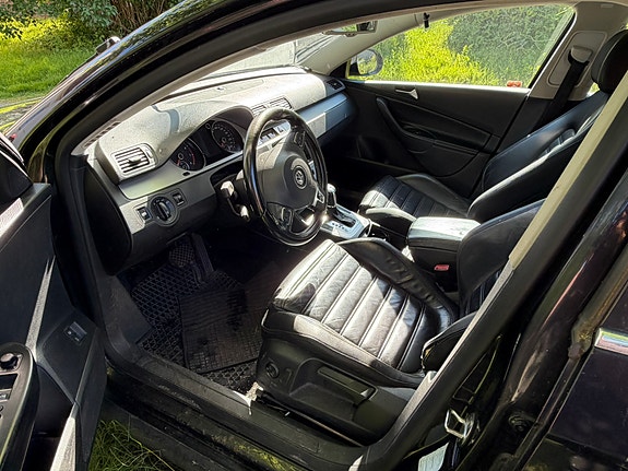 Volkswagen Passat 2 of 4