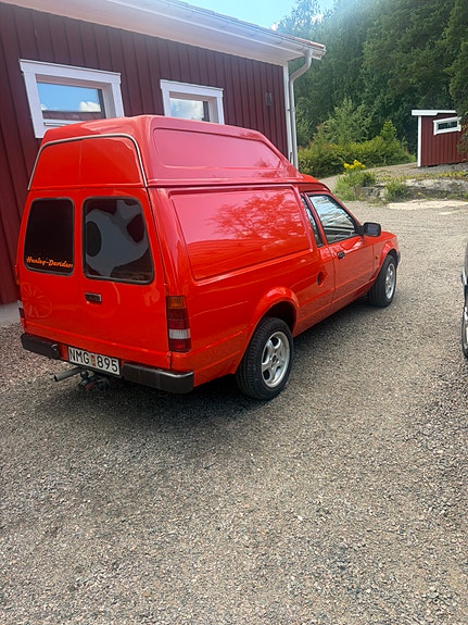 Ford Escort 2 of 3