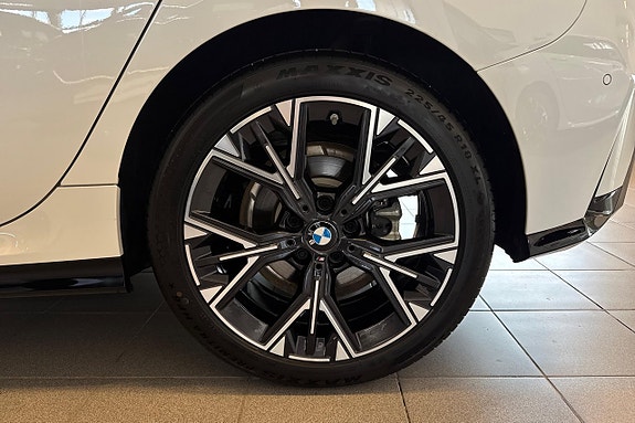 BMW 120 14 of 19