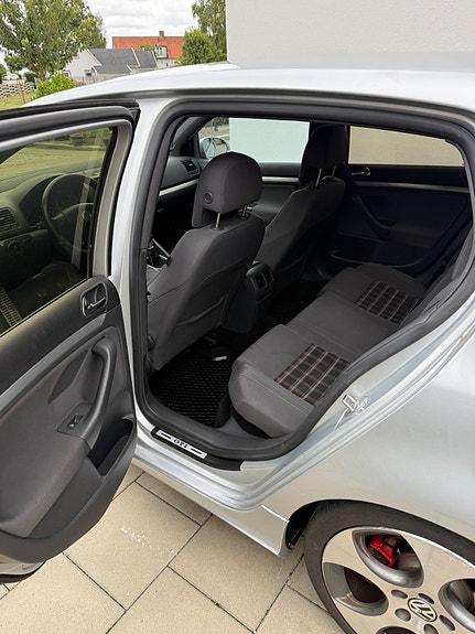 Volkswagen Golf V 8 of 9
