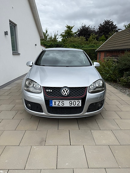 Volkswagen Golf V 3 of 9
