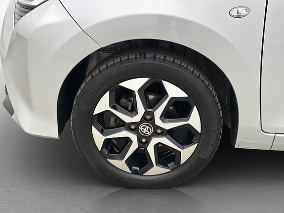 Toyota Aygo 27 of 30
