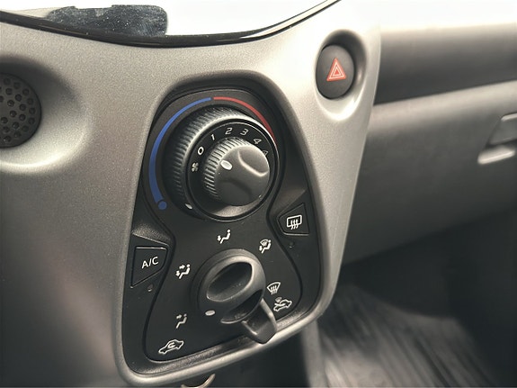Toyota Aygo 21 of 30