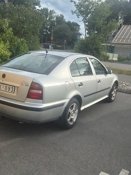 Skoda Octavia 2 of 4