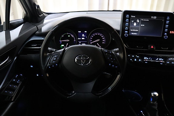Toyota C-HR 20 of 30
