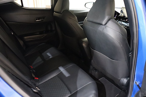 Toyota C-HR 15 of 30