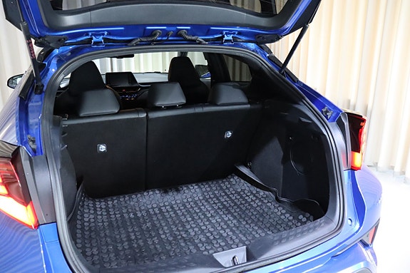 Toyota C-HR 12 of 30
