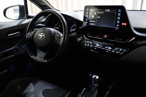 Toyota C-HR 23 of 30