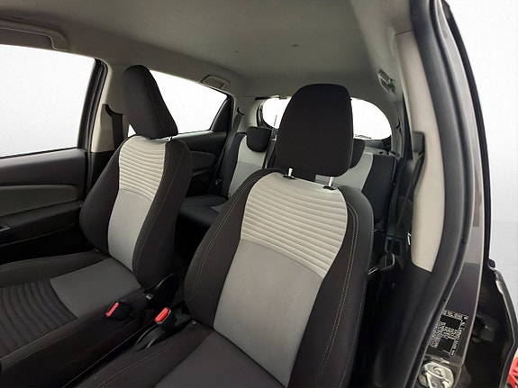 Toyota Yaris 13 of 26