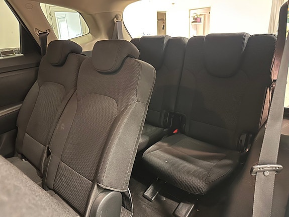 Kia Carens 25 of 25