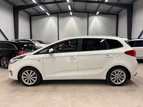 Kia Carens 3 of 25