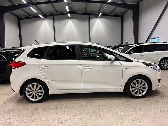 Kia Carens 2 of 25