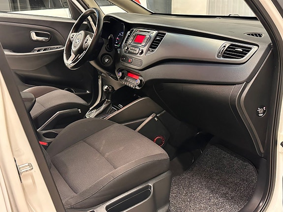 Kia Carens 9 of 25