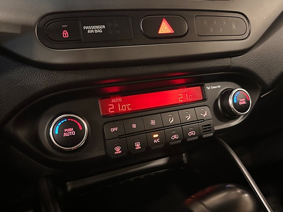 Kia Carens 18 of 25