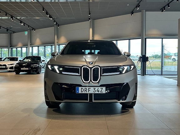 BMW iX3 2 of 26