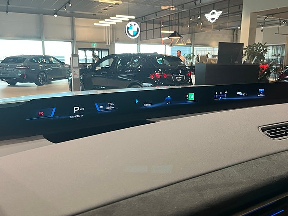 BMW iX3 10 of 26