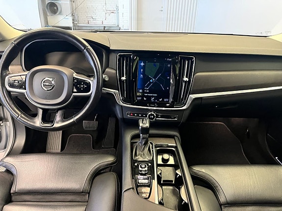 Volvo V90 Cross Country 13 of 18
