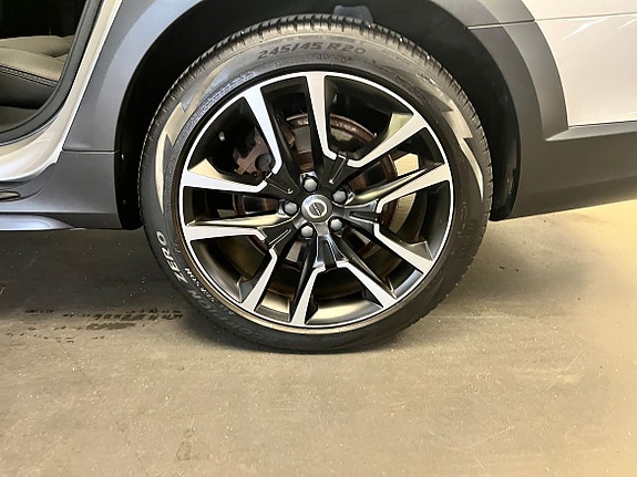 Volvo V90 Cross Country 9 of 18