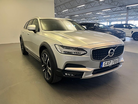 Volvo V90 Cross Country 8 of 18