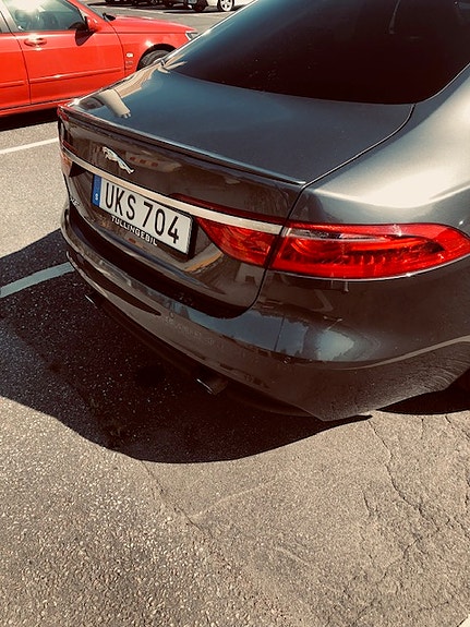 Jaguar XF 2 of 8