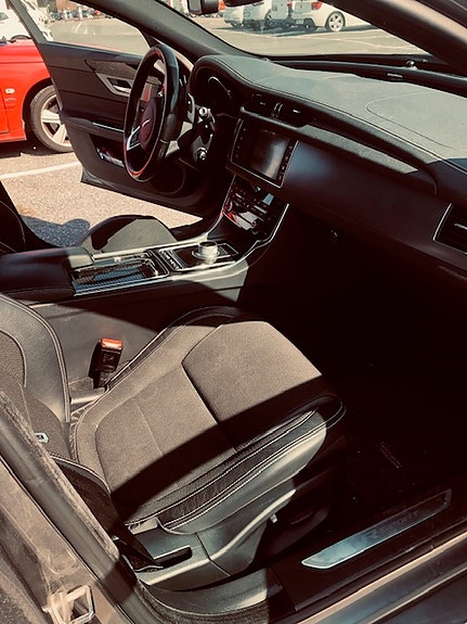 Jaguar XF 5 of 8