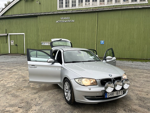 BMW 118d 3 of 14