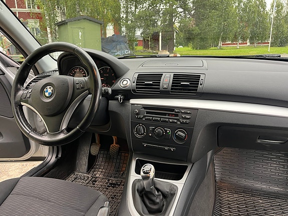BMW 118d 4 of 14