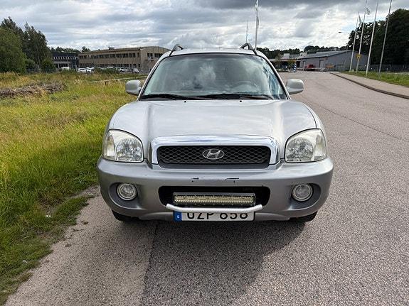 Hyundai Santa Fe 2 of 6