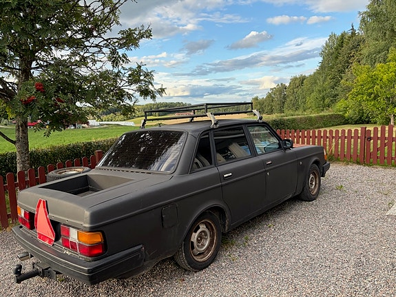 Volvo 240 2 of 4