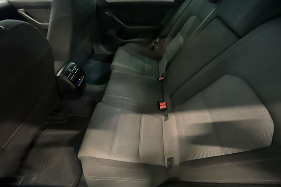Volkswagen Passat 9 of 11