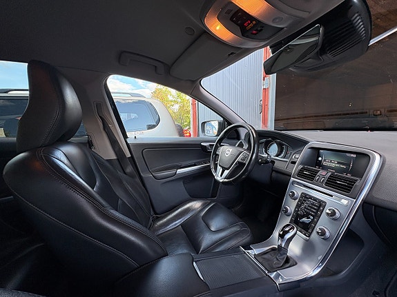 Volvo XC60 5 of 9