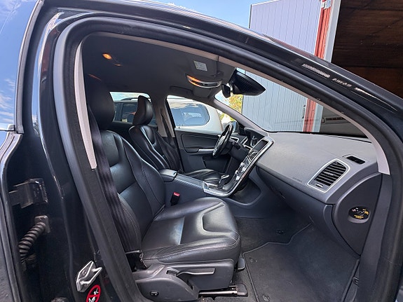 Volvo XC60 6 of 9