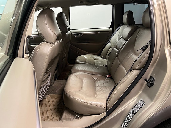 Volvo XC70 10 of 21