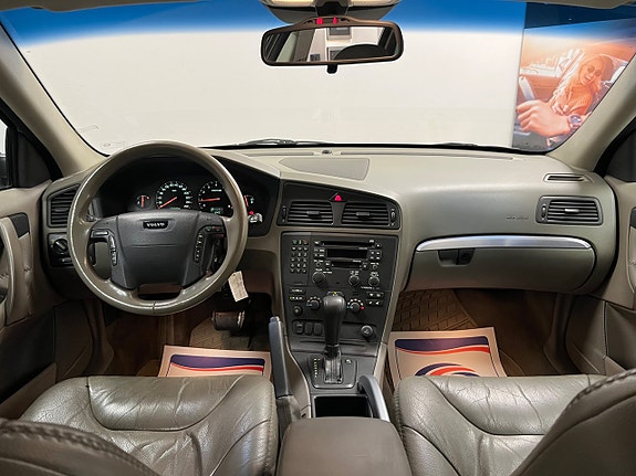 Volvo XC70 13 of 21