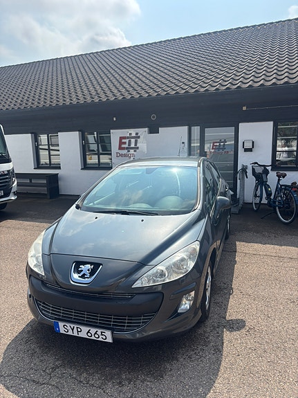 Peugeot 308 2 of 13