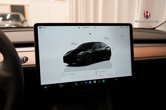 Tesla Model Y 16 of 22